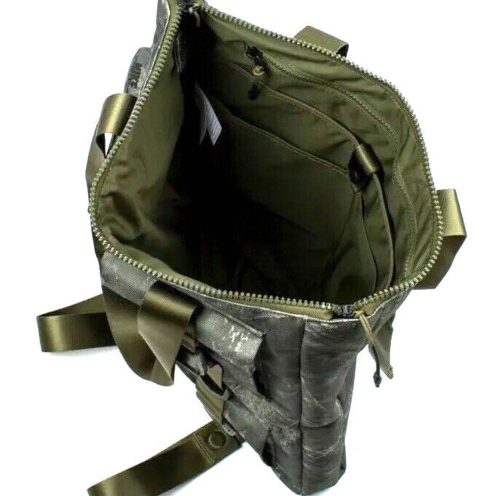 Nike Pocket Tote - Printed Camo Bag - Picture 9 of 12